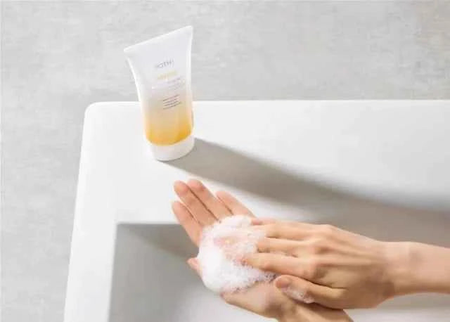 Baku-Kaol Brightening Scrub Cleanser 100 ml