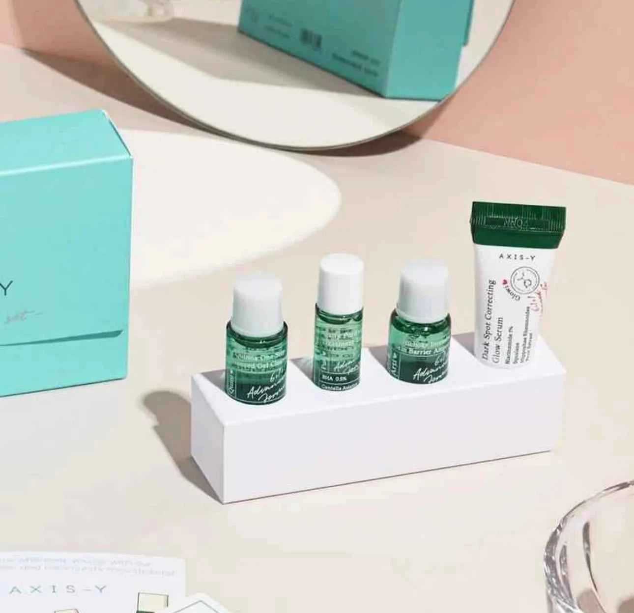 The Mini Glow Set Cleanser 8 ml + Toner 5 ml + Ampoule 5ml + serum 5 ml